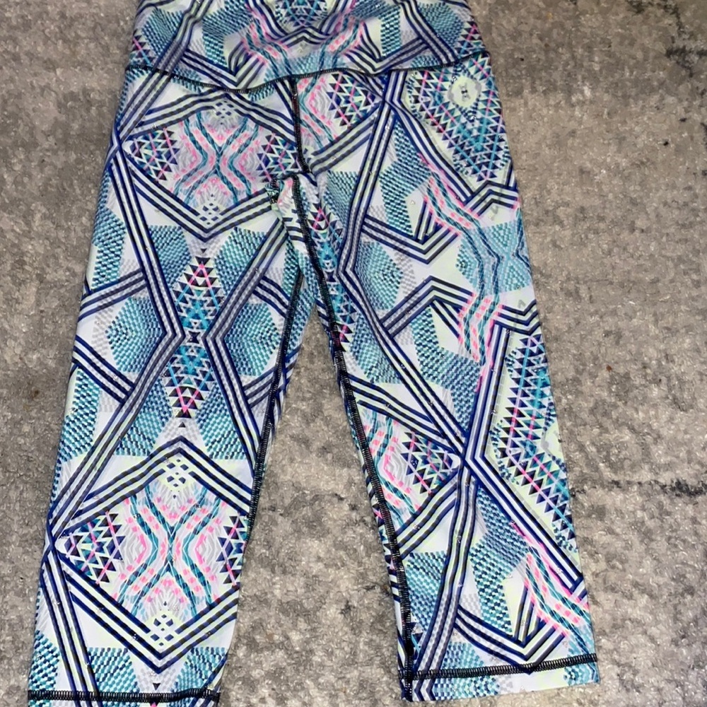 Victoria's Secret Multicolor Geometric Capri Leggings